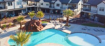 Beautiful Poolside Townhome at Ocotillo Springs in Santa Clara