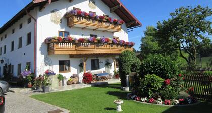 Apartment "Feichtlhof" up to 7 people, balcony, 100mÂČ