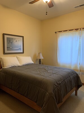 4 عدّة غرف نوم ومكواة/لوح كي وواي فاي مجانًا وملاءات أسرّة