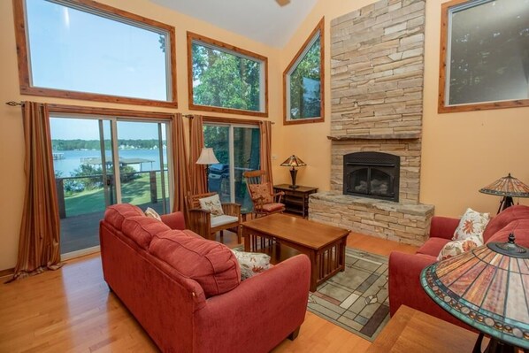 تلفزيون ذكي، مدفأة، ألعاب فيديو، مشغل دي في دي