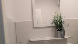 Apartment | Bathroom - Landhaus Kaisershof - Ferienwohnungen mit Spa und Sport (Wangerland)
