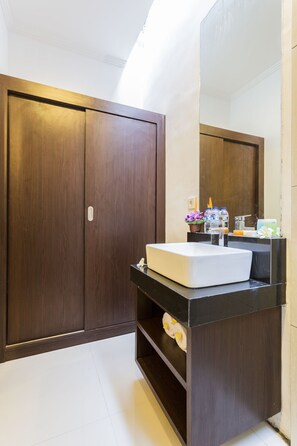Bathroom - The Light Bali Villa (Seminyak)