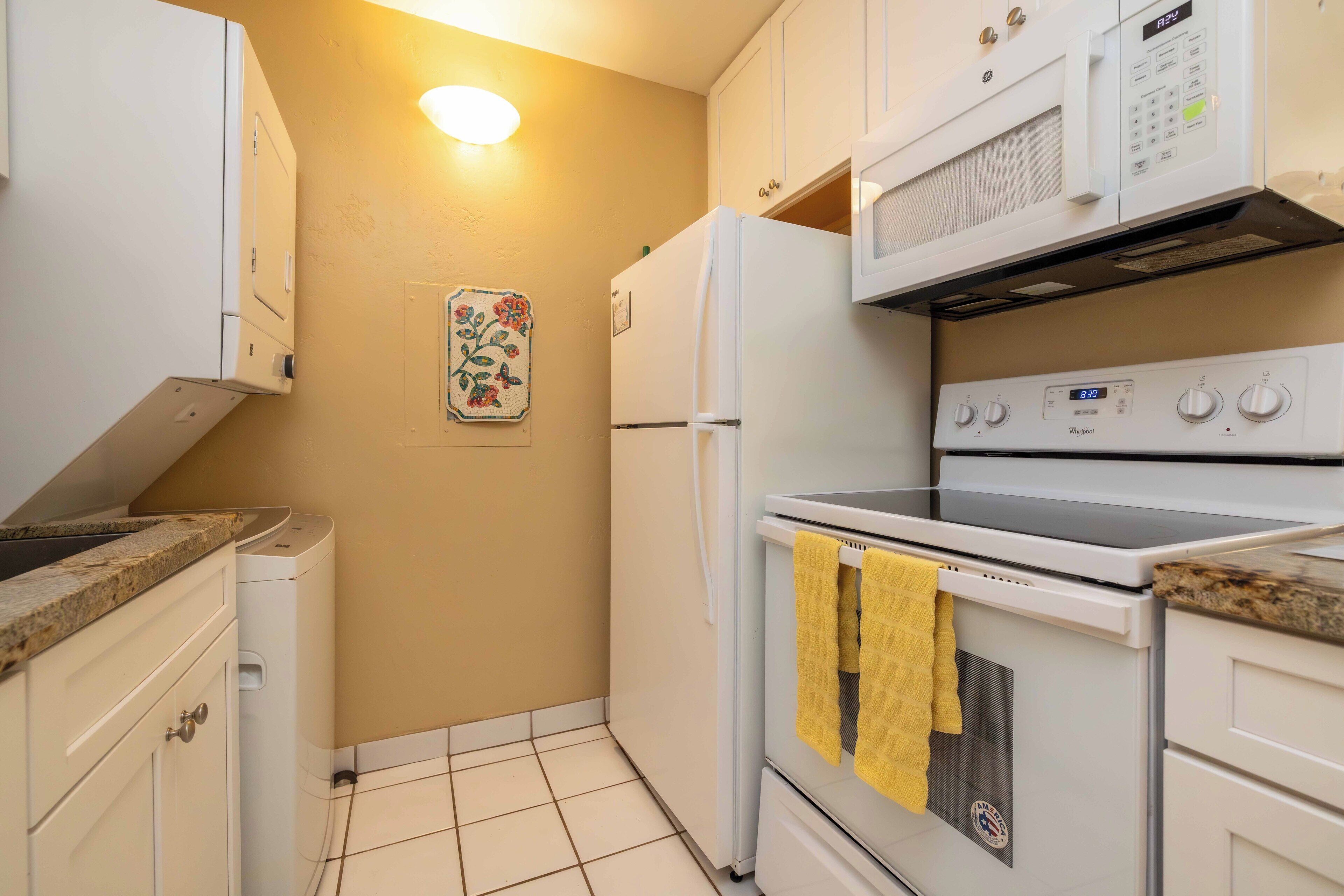 Kjøleskap, mikrobølgeovn, ovn og kokeplater