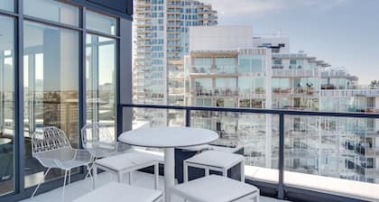Luxury Penthouse 180 Degree Views, Downtown