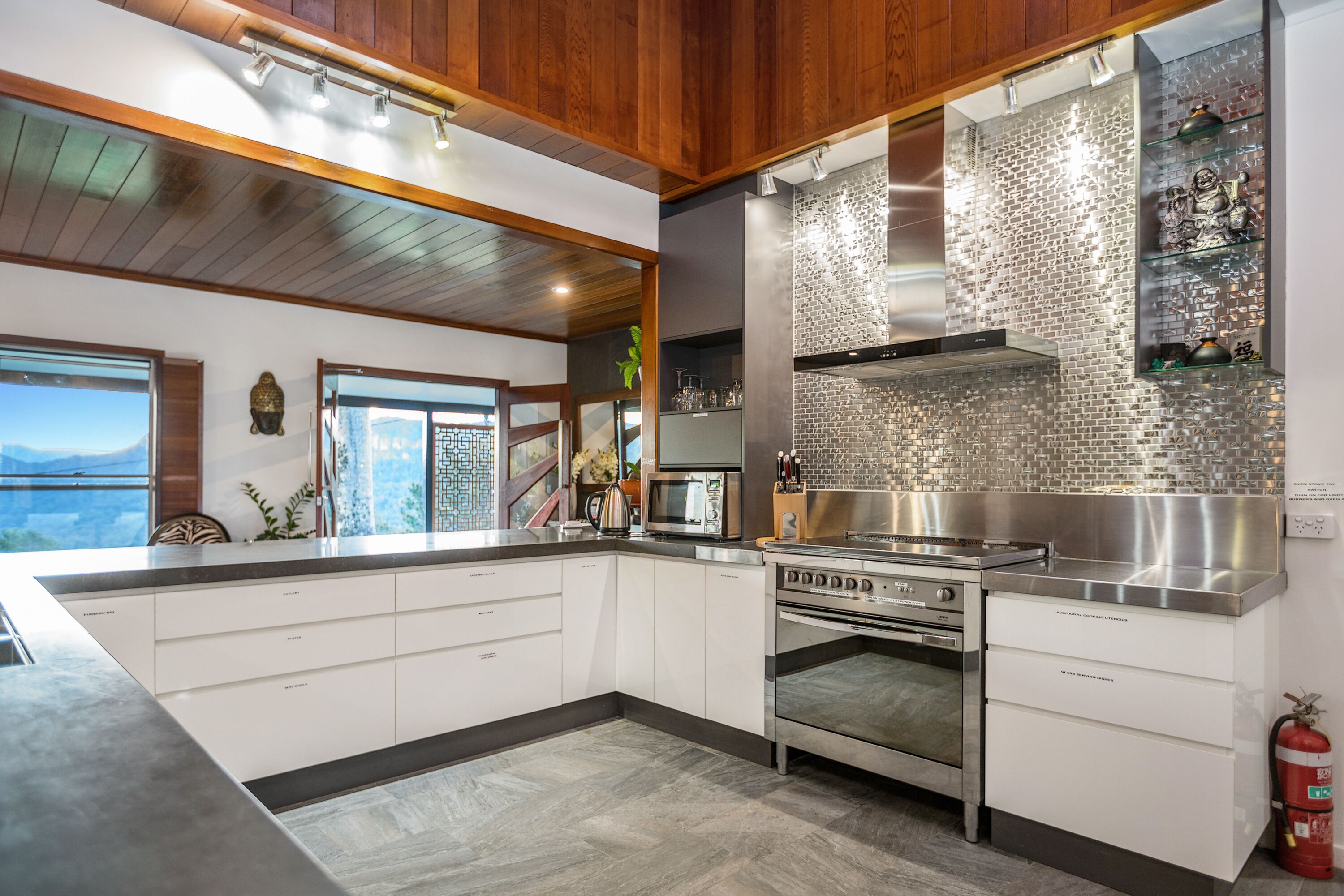 Captivating Currumbin Valley — image 19