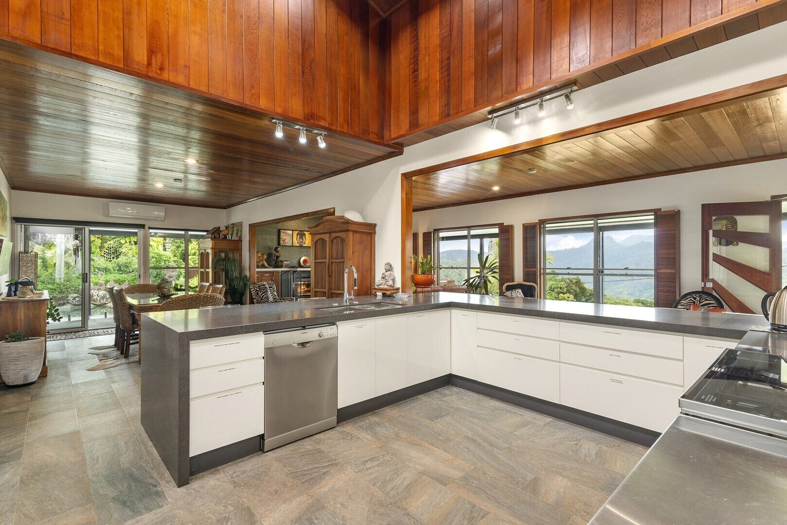 Captivating Currumbin Valley — image 22