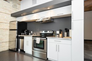 Chambre Ville | Cuisine privée | Réfrigérateur grande capacité avec congélateur, un four, lave-vaisselle