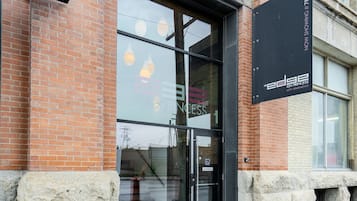 Pintu masuk properti