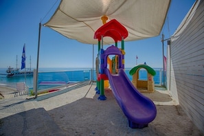 พื้นที่เล่นสำหรับเด็ก