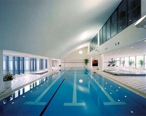 Piscina coperta, piscina all'aperto