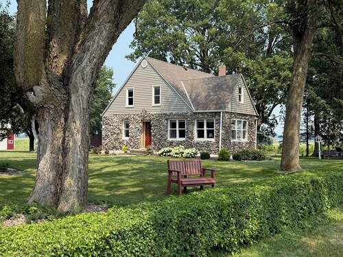 STONE HOUSE FARM – Exceptional, Beautiful, Peaceful!