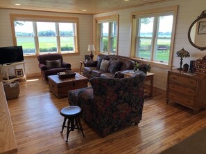 LED TV, fireplace, DVD player, table tennis