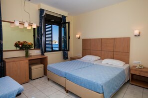 Soundproofing, iron/ironing board - Flisvos Hotel Tolo (Nafplio)