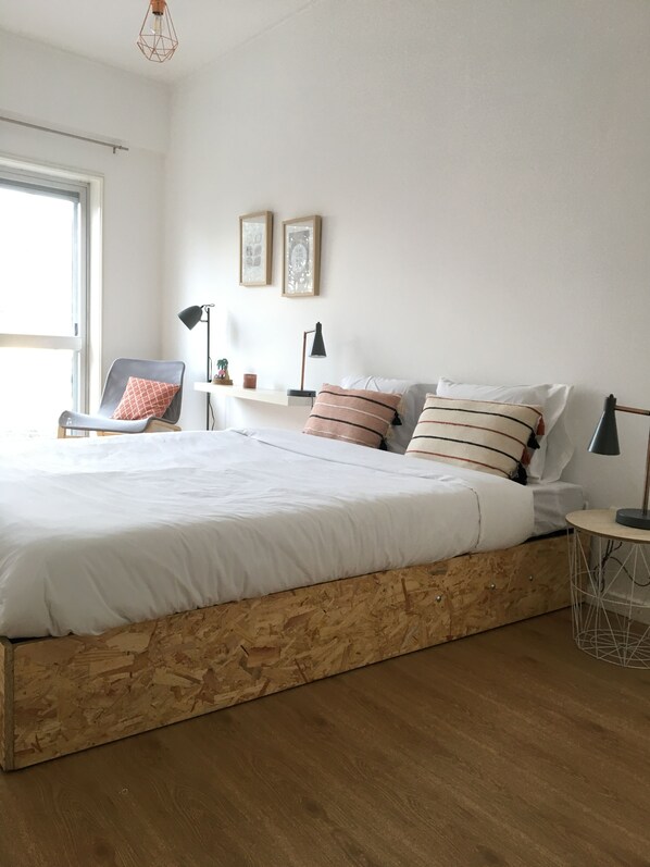 3 bedrooms, iron/ironing board, internet, bed sheets