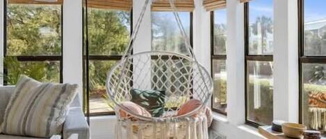 Smart TV, fireplace, Netflix, books