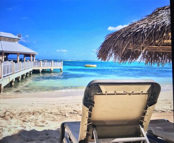 Am Strand, Liegestühle, Strandtücher