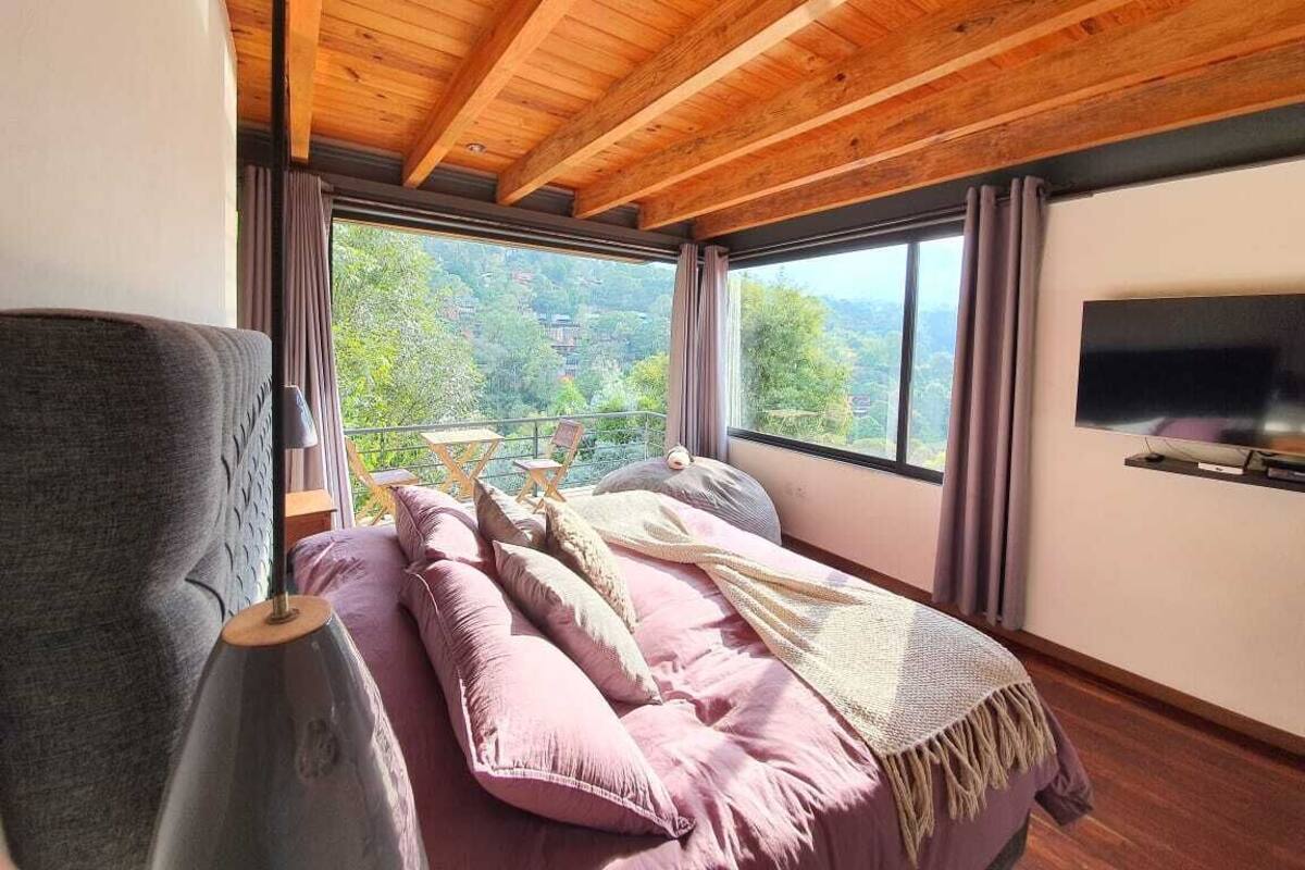 5 bedrooms, laptop workspace, blackout drapes, iron/ironing board