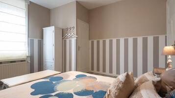 3 slaapkamers, een strijkplank/strijkijzer, wifi