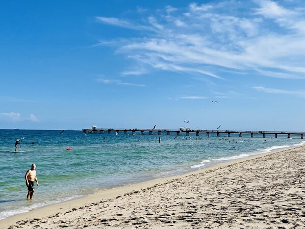 Beach nearby, sun loungers, beach towels