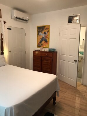 1 quarto, escrivaninha, ferros/tábuas de passar roupa, Wi-Fi de cortesia