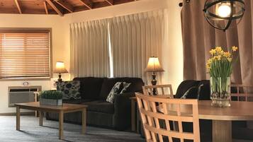 Premium-Suite, Mehrere Betten, Blick auf den Golfplatz | Wohnbereich