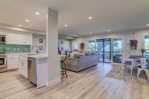 Kitchen/Living area