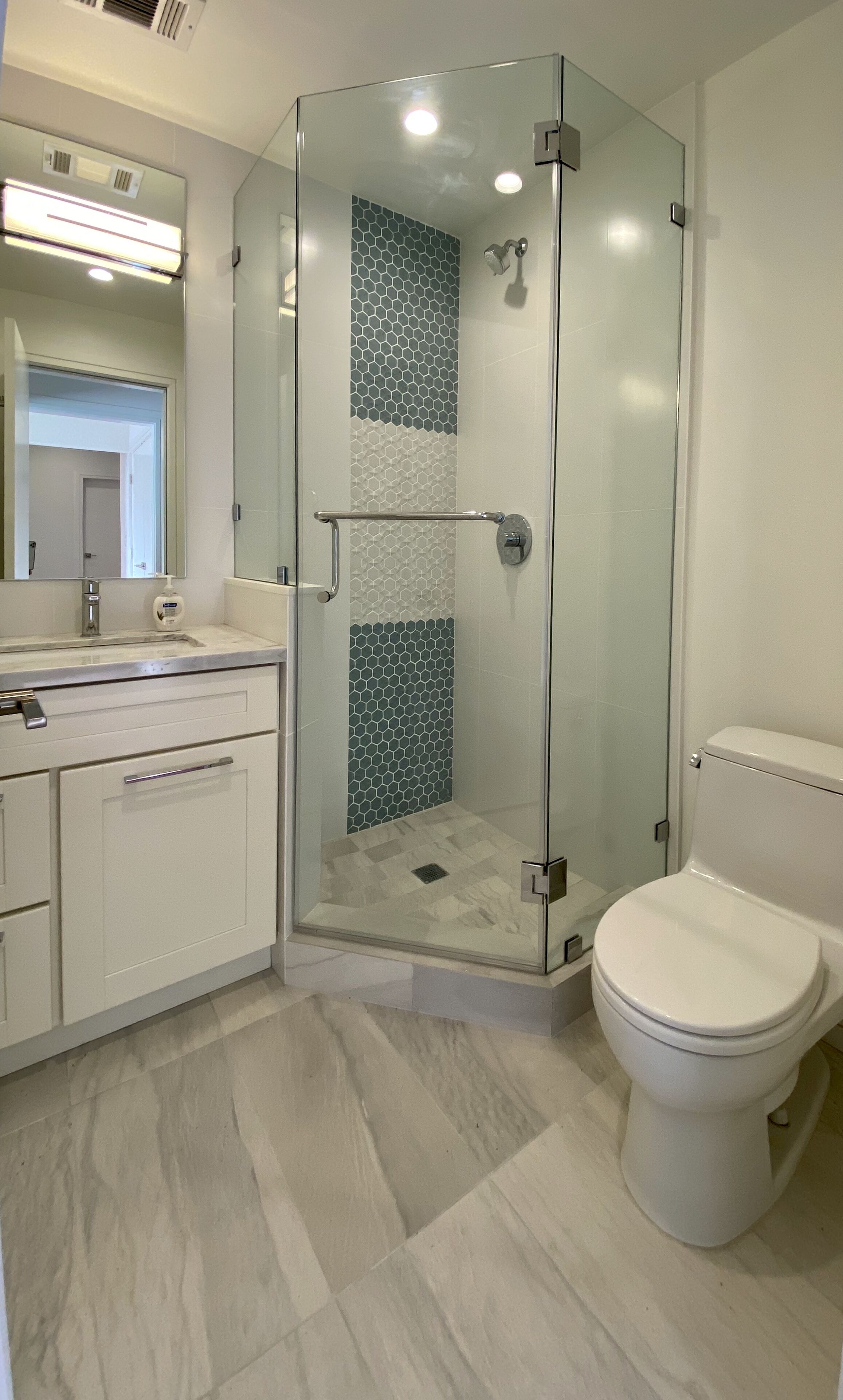 en suite bathroom, modern glass shower enclosure
