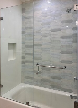 Combined shower/bathtub, hair dryer, towels, soap - 8 BR 8 bath, Great for Groups/Retreats, Complete New Renovation, Walk Downtown (San Mateo)