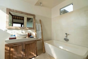 Duschwanne, Haartrockner, Bidet