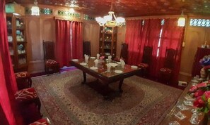 Dining - Houseboat Prince Of Bombay (Srinagar)