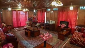 Unclassified image, 3 of 17, button - Houseboat Prince Of Bombay (Srinagar)