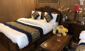 行政双人房或双床房 | 客房内保险箱、隔音、熨斗/熨衣板、免费 WiFi