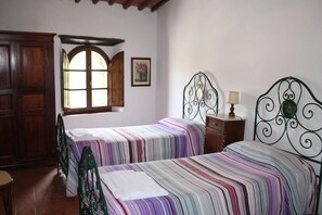 Room - Farmhouse Borgo Castelvecchi (Radda in Chianti)