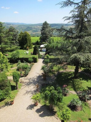 المنطقة المحيطة بالمنشأة