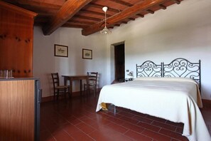 Room - Farmhouse Borgo Castelvecchi (Radda in Chianti)