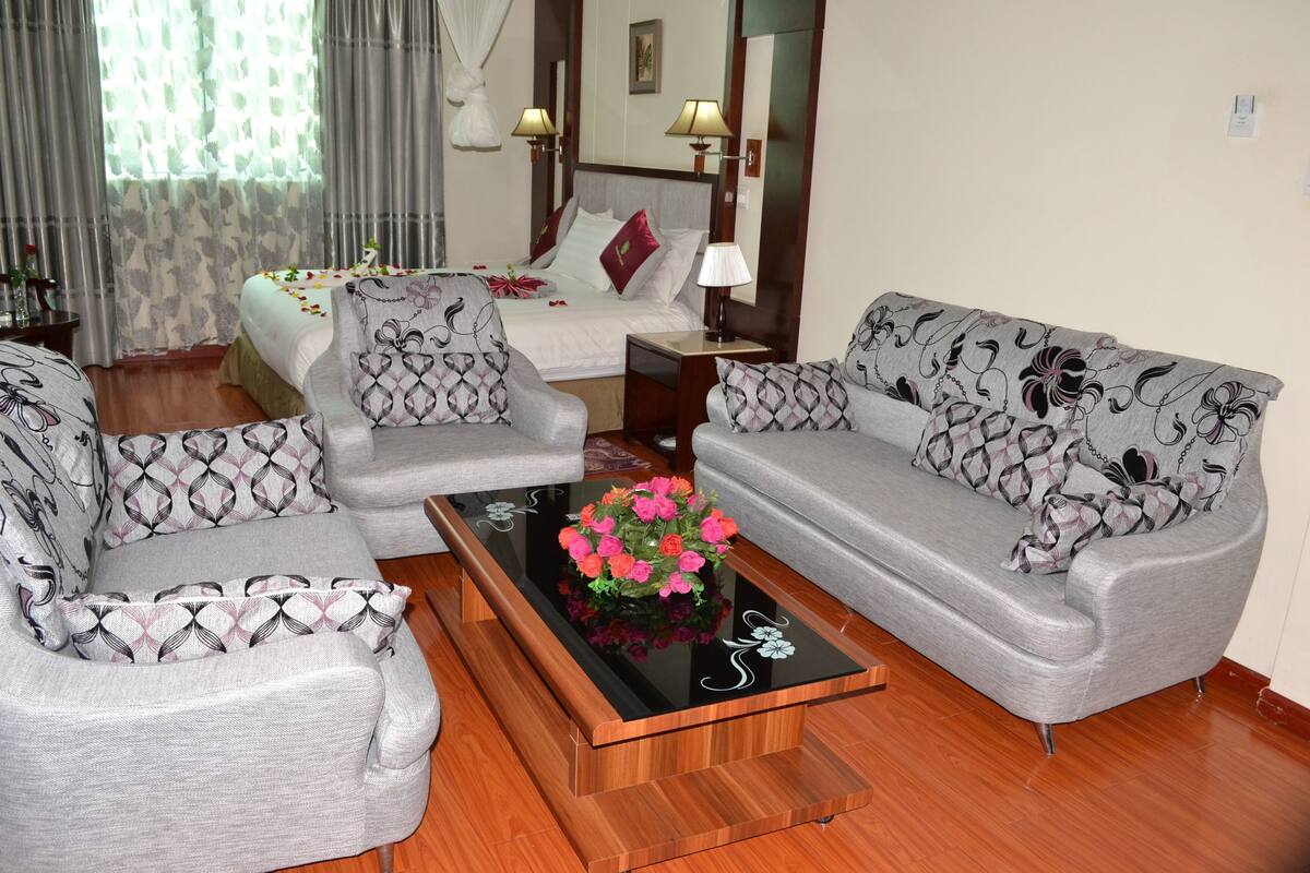In-room safe, blackout curtains, free WiFi, bed sheets