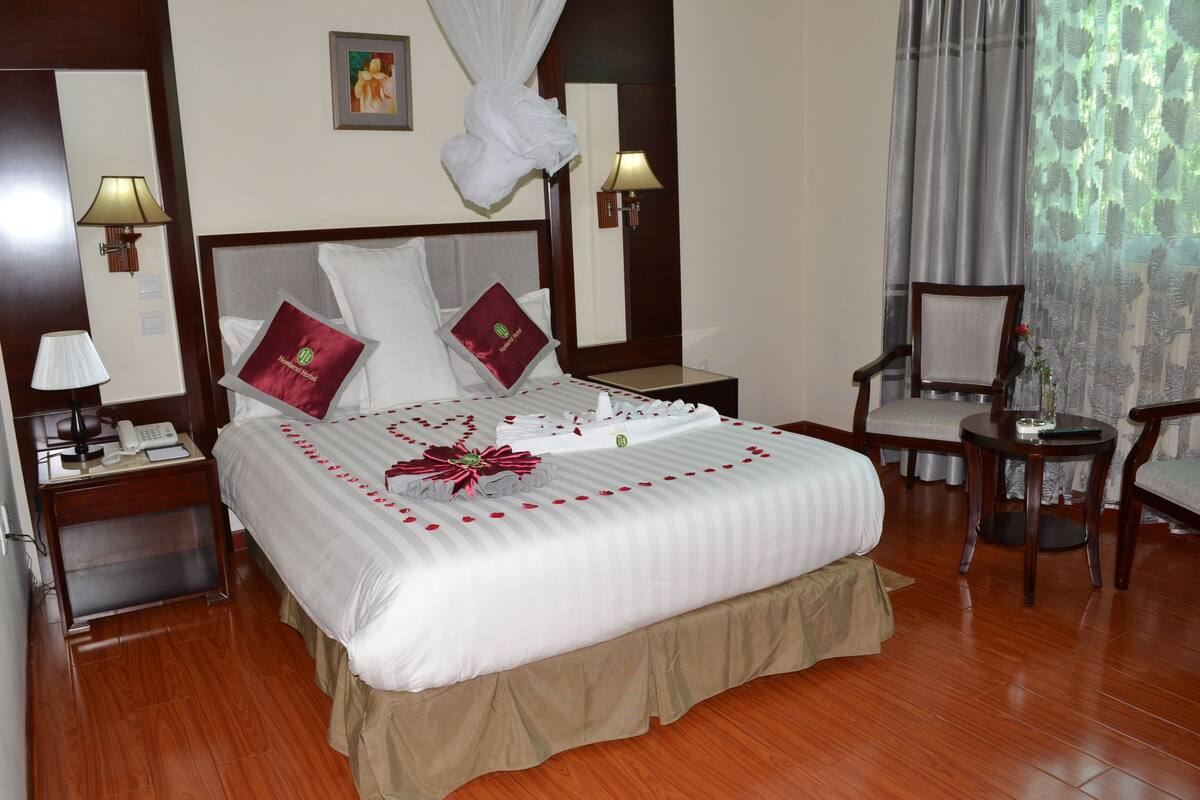 In-room safe, blackout curtains, free WiFi, bed sheets