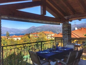 Outdoor dining - Nicole 2 apartment in a residence with pool (Germignaga)
