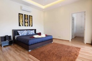 2 bedrooms, in-room safe, iron/ironing board, WiFi