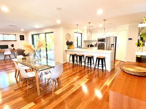 Dining - Resort Style Family Resort - Burleigh Waters (Burleigh Waters)