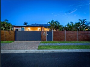 Exterior - Resort Style Family Resort - Burleigh Waters (Burleigh Waters)
