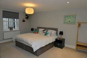 Iron/ironing board, WiFi, bed sheets - Ruston Chambers Free parking, luxury 2 bedroom (Saint Ives)