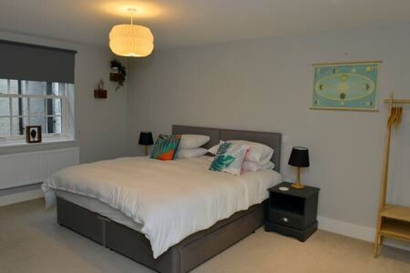 2 bedrooms, iron/ironing board, WiFi