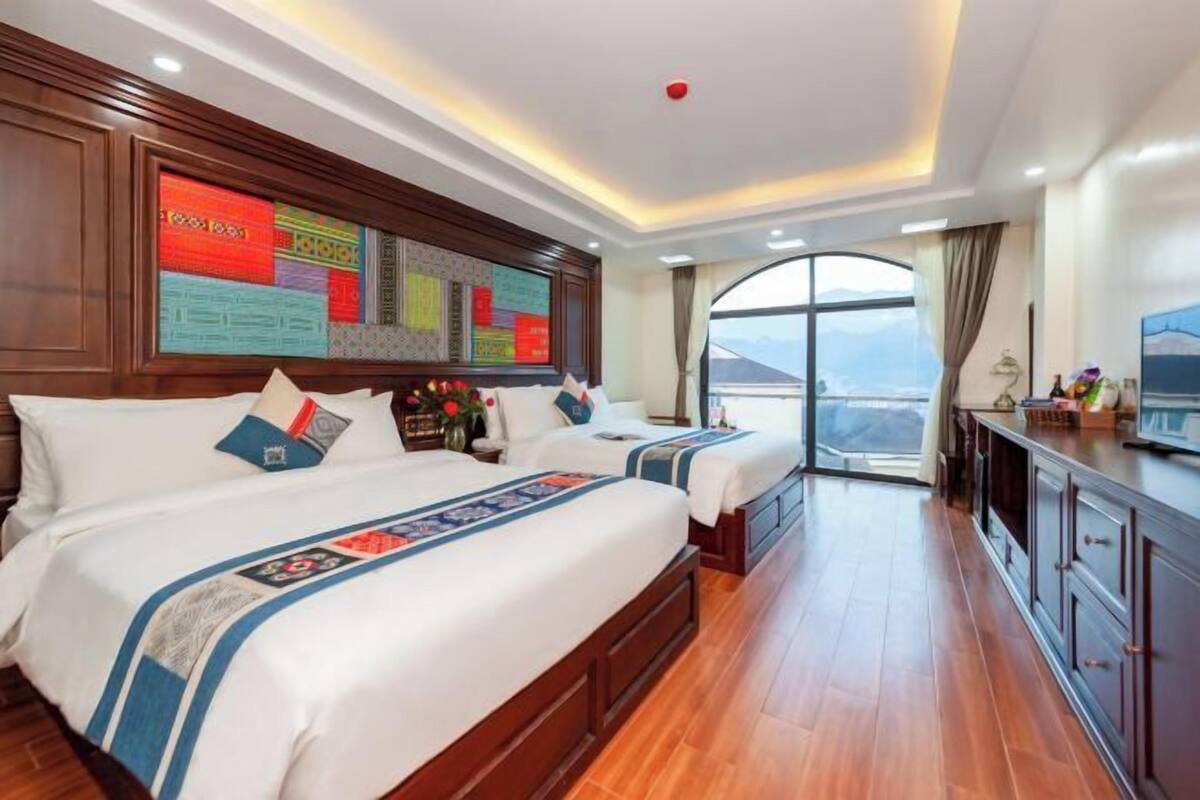 Roupas de cama premium, frigobar, cofres nos quartos, escrivaninha