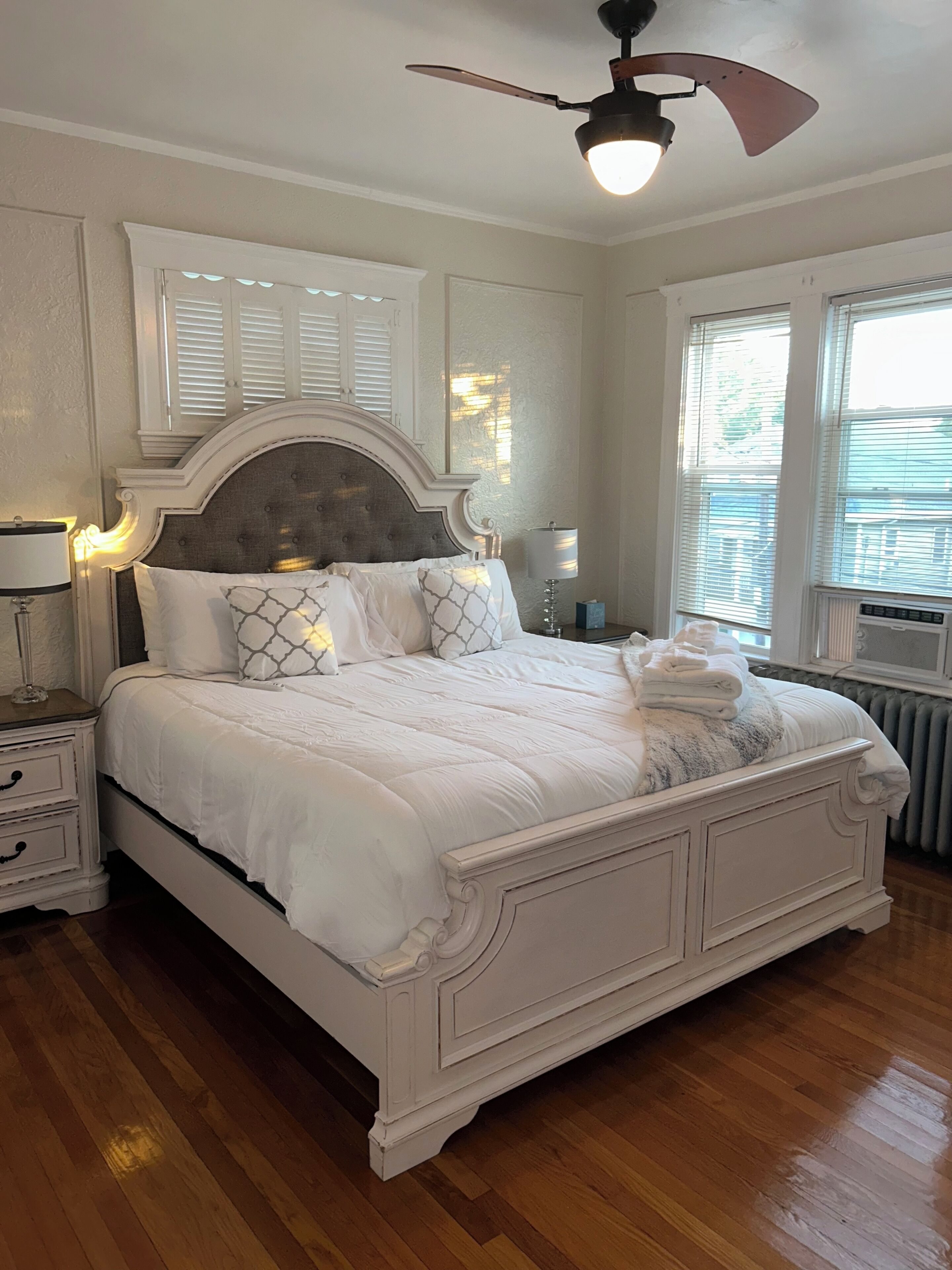 4 Schlafzimmer, Schreibtisch, Bügeleisen/Bügelbrett, Reisekinderbett