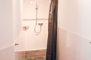 تجهيزات دش، مجففات شعر، مناشف