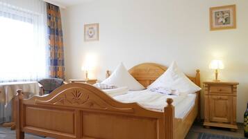 1 Schlafzimmer, Schreibtisch, Reisekinderbett, WLAN