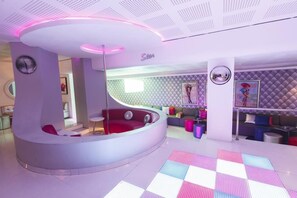 المنشأة من الداخل