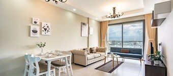 The Goldview Residence - Deluxe Apartments - Free Gym/Pool and Airport Pick Up