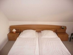 2 Schlafzimmer, Reisekinderbett, WLAN, Bettwäsche